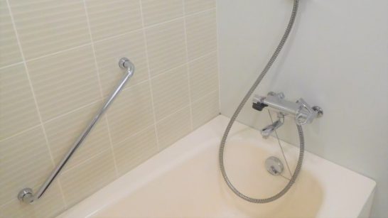 お風呂掃除 浴室壁面についた謎の茶色い汚れの落とし方 掃除術 茂木和哉のブログ 公式 お風呂掃除 浴室壁面についた謎の茶色い汚れの落とし方 掃除術 茂木和哉のブログ 公式