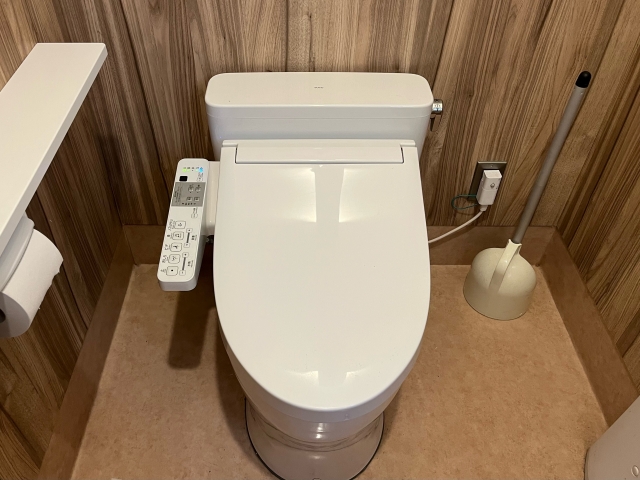 トイレ掃除に「キッチン泡ハイター」は使える？やり方と注意点